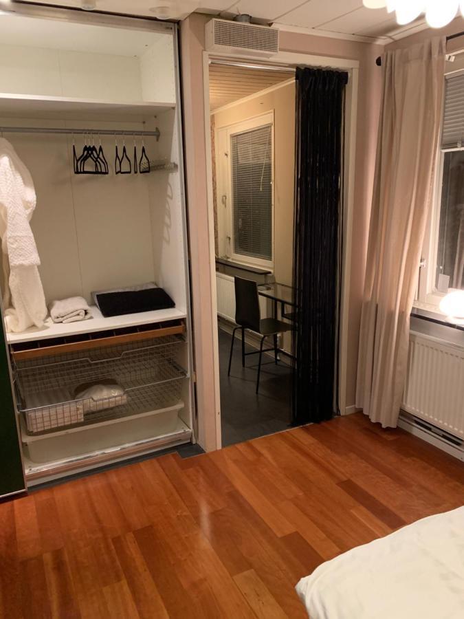 Own Room With Big Bed In A Big House! 呂勒奧 外观 照片