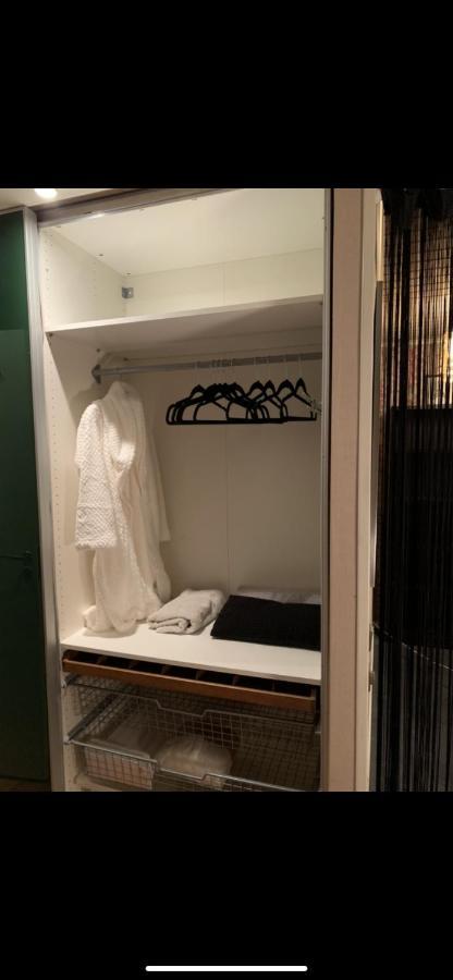 Own Room With Big Bed In A Big House! 呂勒奧 外观 照片